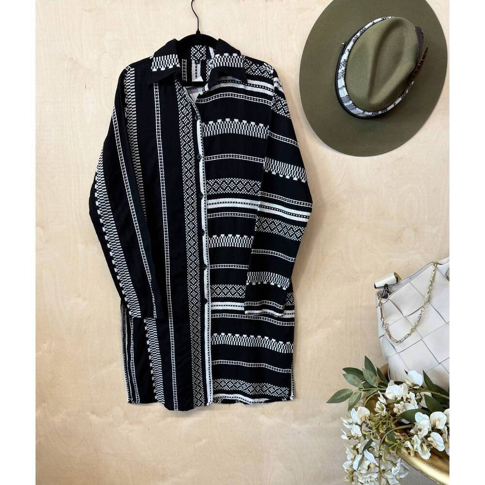 NEW SUNDARA women's handwoven india dress shirt in white/black